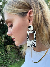 Load image into Gallery viewer, polly print drop earrings
